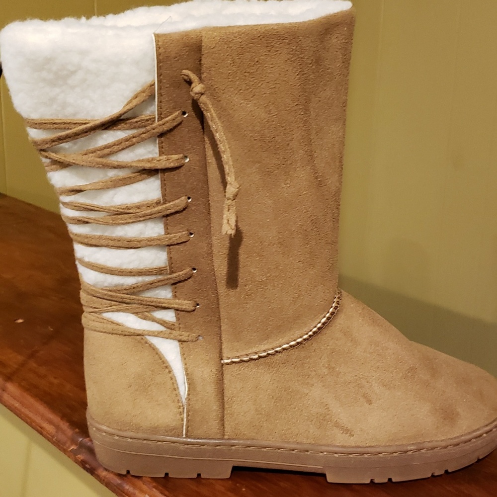 Boots - Picture 3 of 4